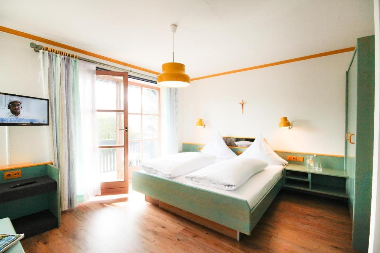 Hotel-Gasthof Zum Bach Neukirchen beim Heiligen Blut Exterior photo