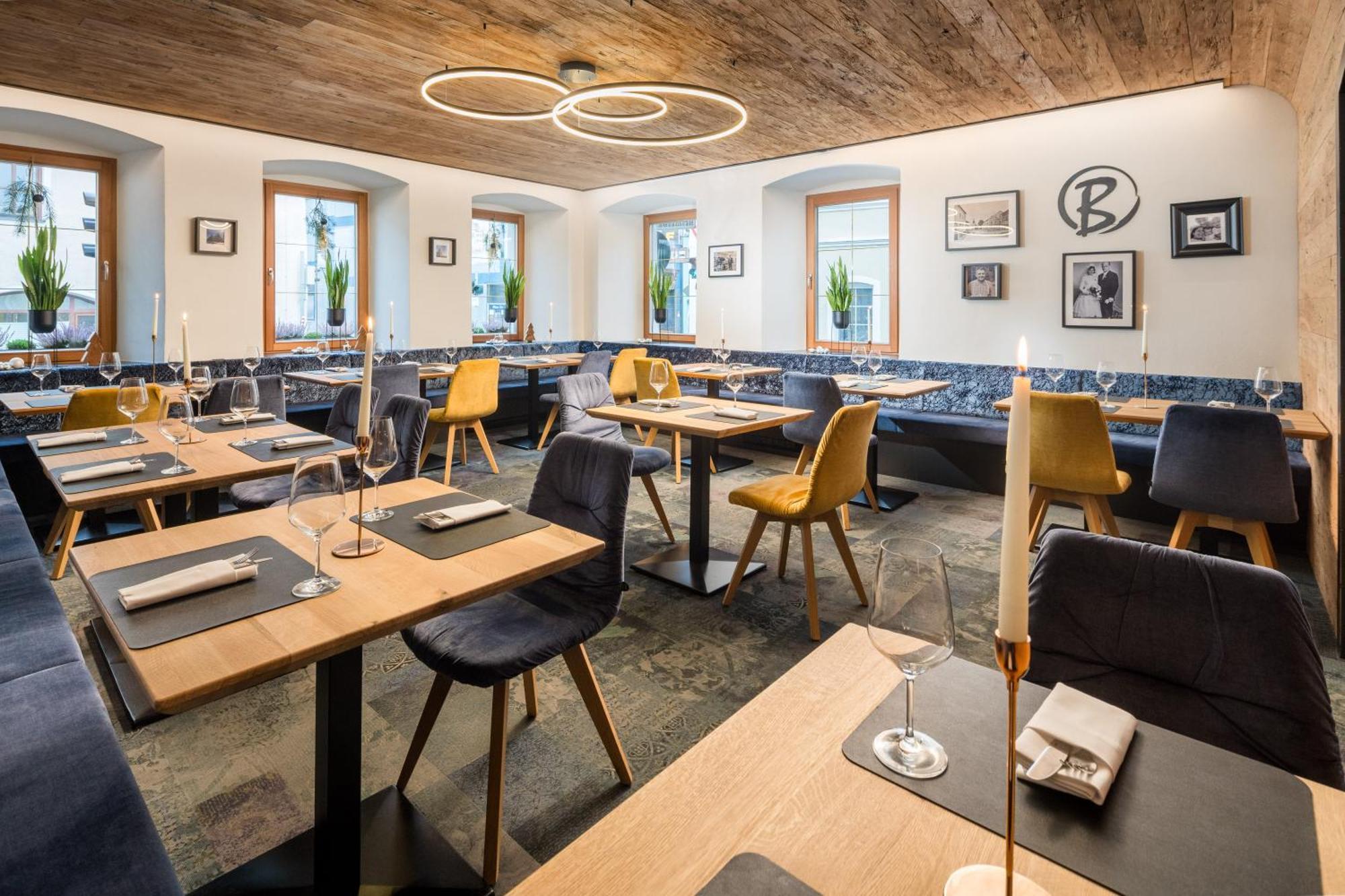 Hotel-Gasthof Zum Bach Neukirchen beim Heiligen Blut Exterior photo